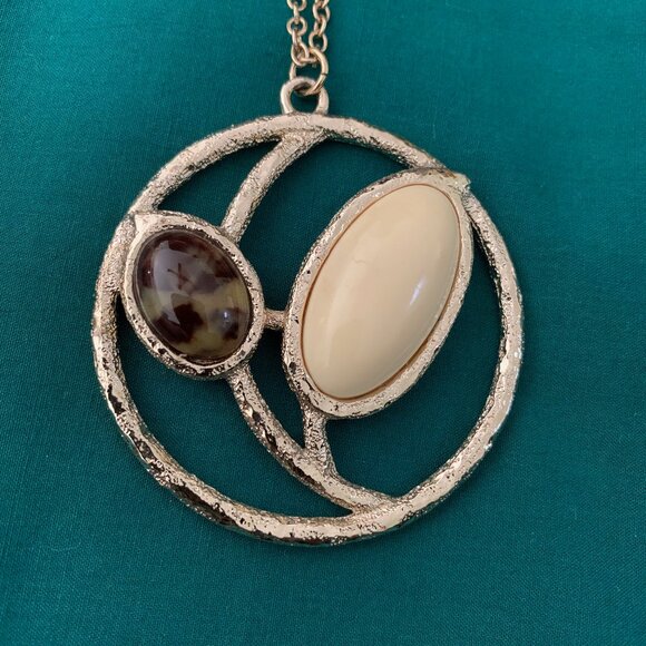 NOS Vintage 1974 DESERT FLOWER Sarah Coventry Pendant Necklace. NEVER Worn - Picture 3 of 6